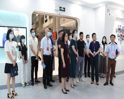 南山区人大常委会副主任、区总工会主席路玉萍率队莅临耀世娱乐电子开展集成电路产业调研