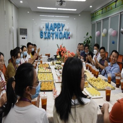 珍惜当下 期许未来——耀世娱乐电子员工9月生日会活动