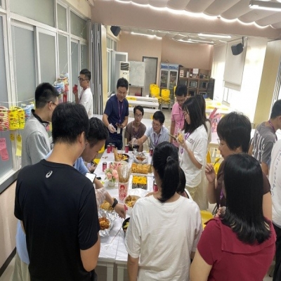 流金岁月，邂逅金秋——耀世娱乐电子员工9月生日会活动